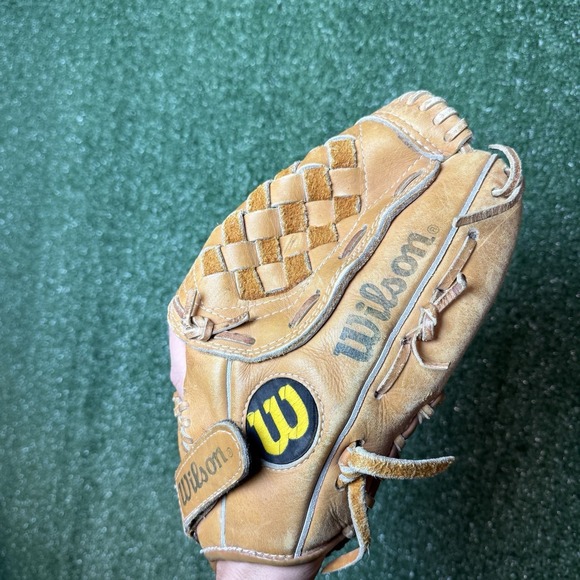 Wilson Accessories - Wilson Signature A2124 George Brett 12" Baseball Glove RHT Signature Model